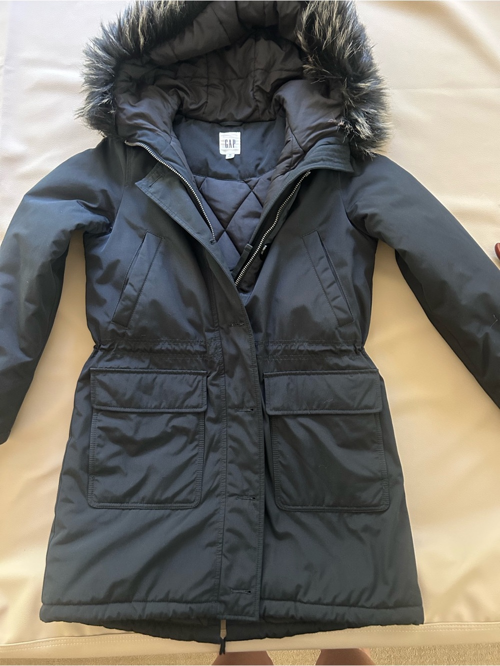 GAP Women's black Hooded Puffer Parka with Faux-Fur Trim